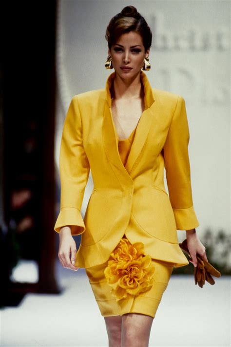 christian dior haute couture 1992 christy turlington|Christy Turlington walks the runway during the Dior Haute .